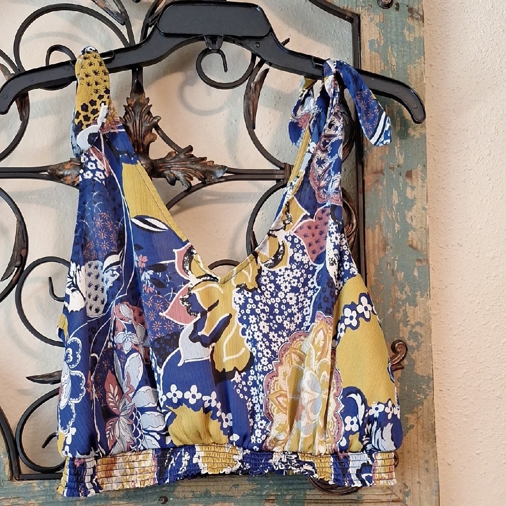 🔥 3 for $25 SALE SHEIN Blue and Yellow Sleeveless Wrap Crop Top. Size MEDIUM - Picture 5 of 6